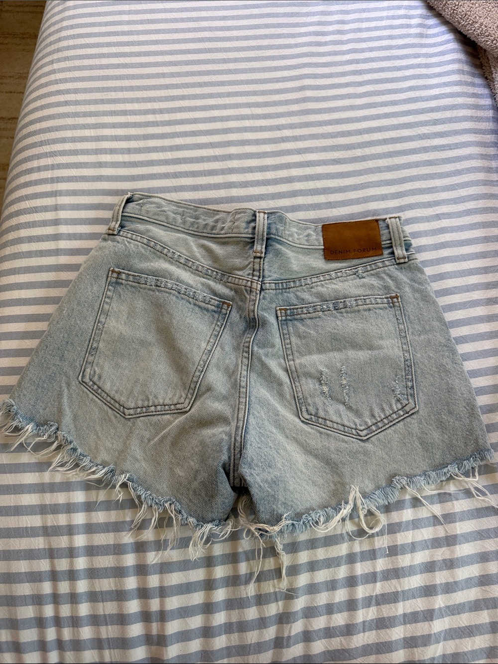 90’s Aritzia Denim Forum Shorts - Picture 6 of 6